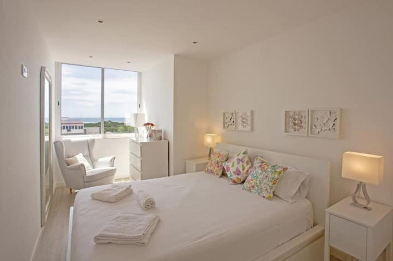 Magnificent 1 Bedroom Apartment With Views Over The Ocean Costa de Caparica Exteriör bild